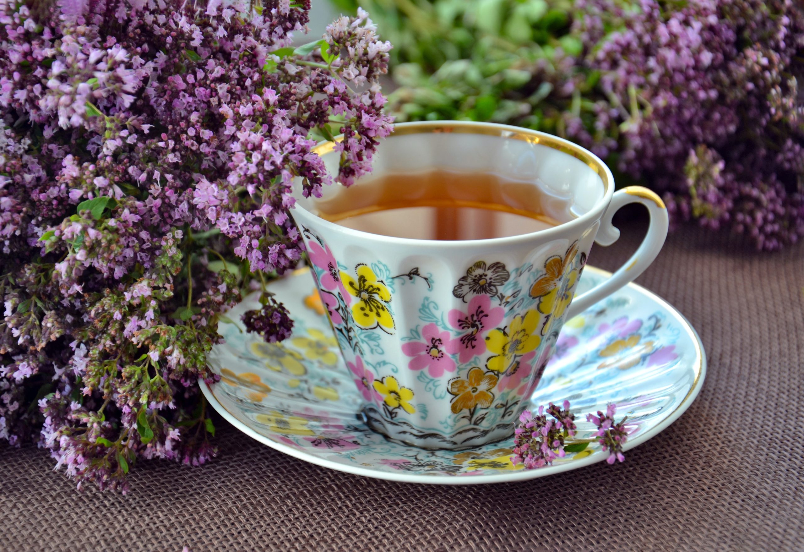 Dlaczego warto pić herbaty ziołowe?