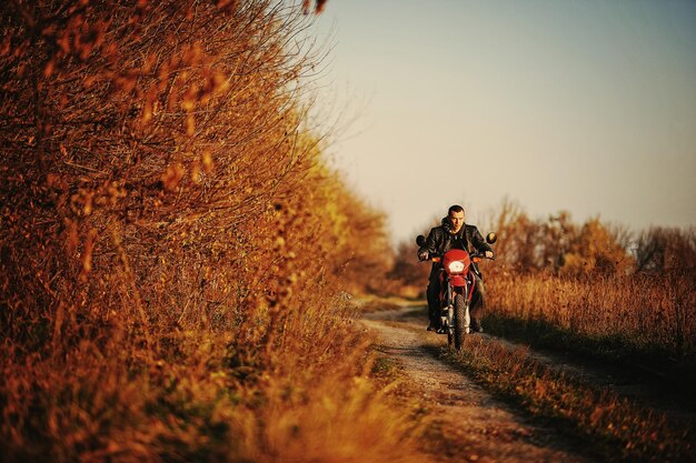 Pasja na dwóch i czterech kołach: Jak motoryzacja inspiruje nas do działania